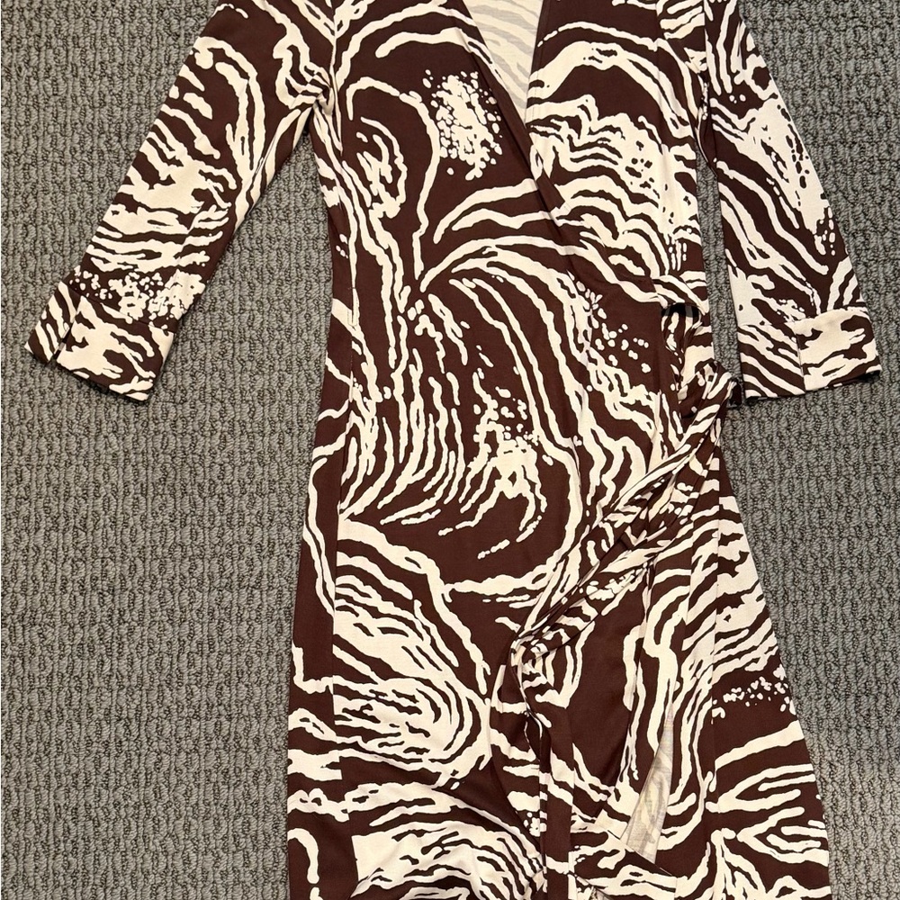 Diane Von Furstenberg Brown and White Silk Dress